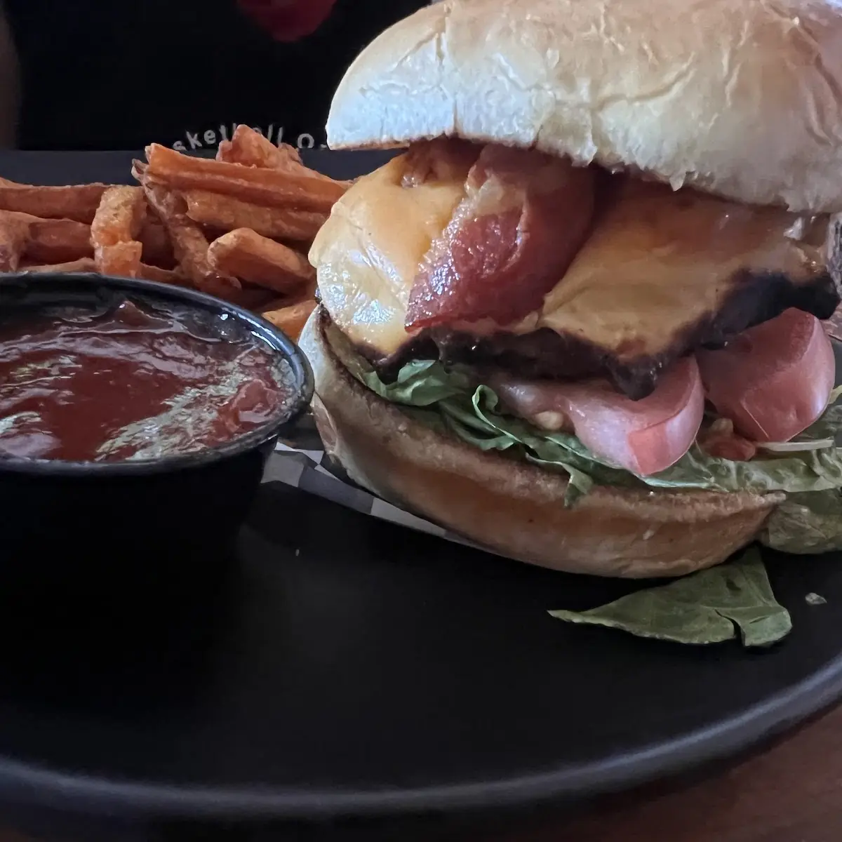 Bacon Cheese Burger Con Batata Frita