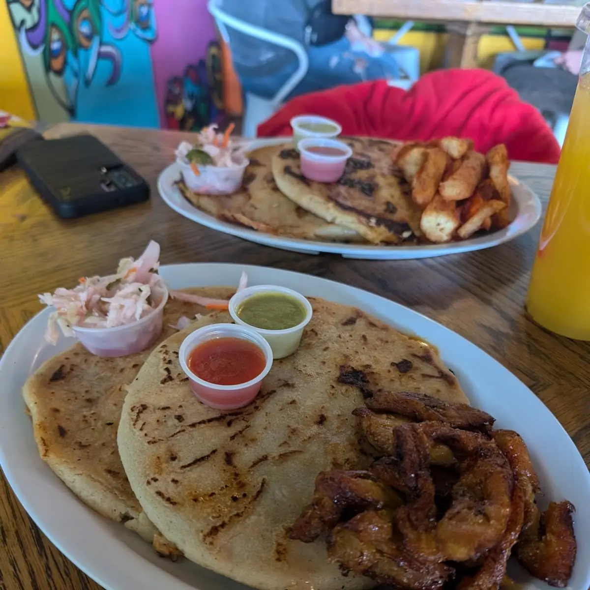 Pupusa Colorado (Single)