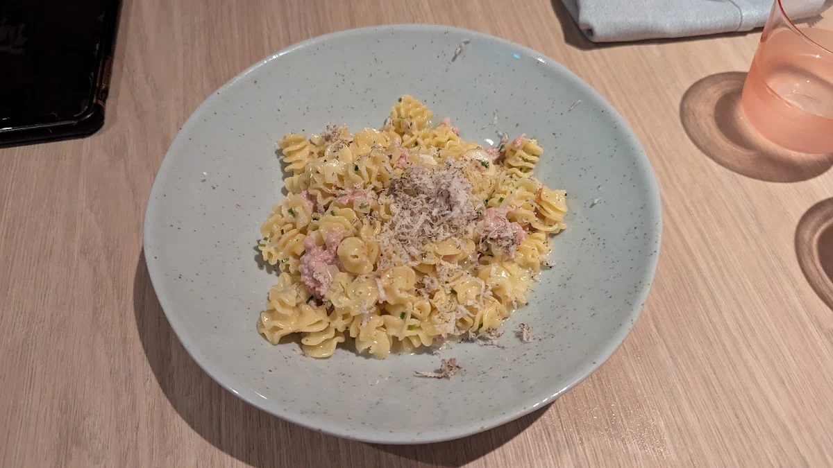 Black Truffle, Occhiolino