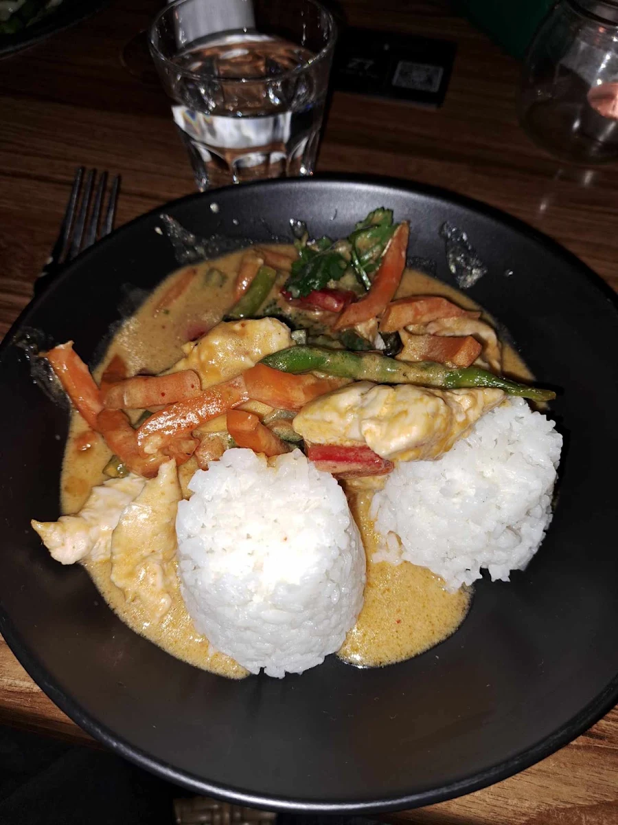 Thai Chicken Red Curry, Top Pub