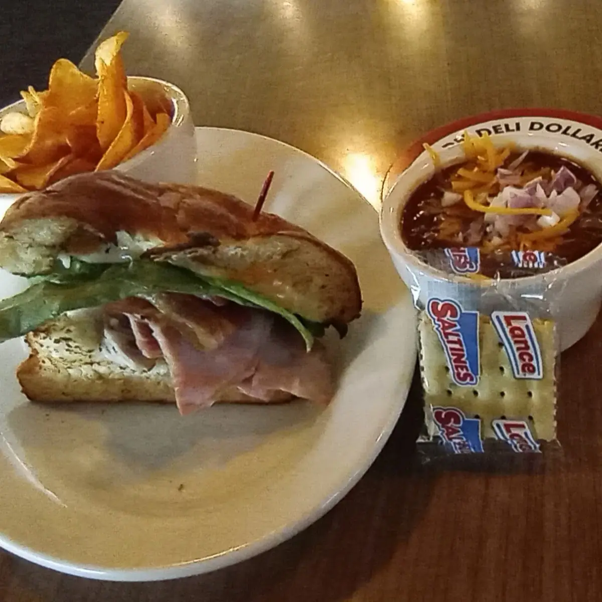 Half Club Royale BBQ Chips Chili Cup