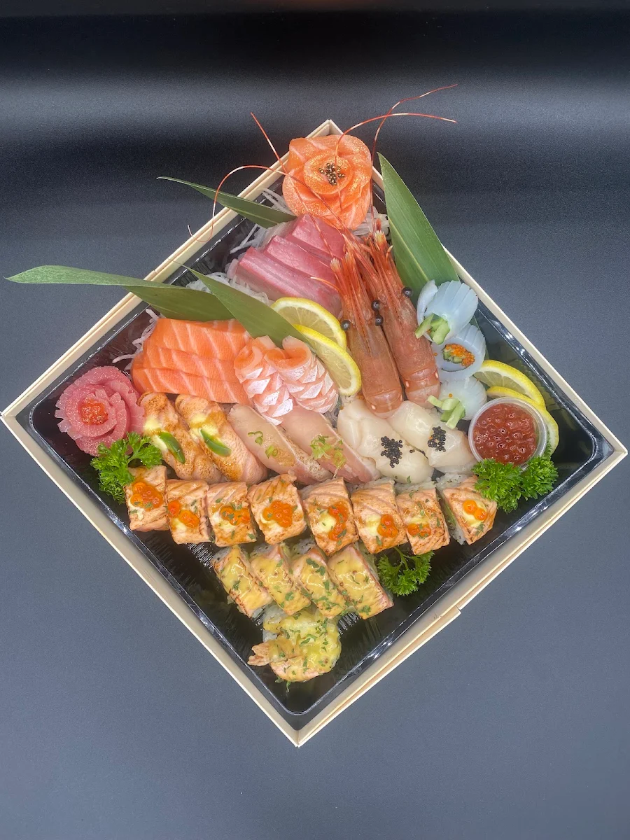 Deluxe Chirashidon, Hug Sushi Richmond Hill (Sushi Takeout)