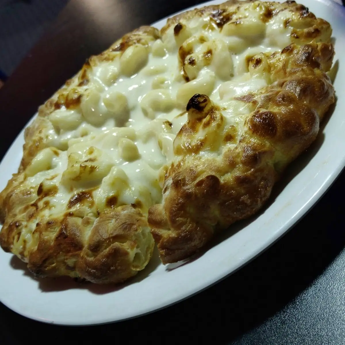 Mac and Cheese Pizza