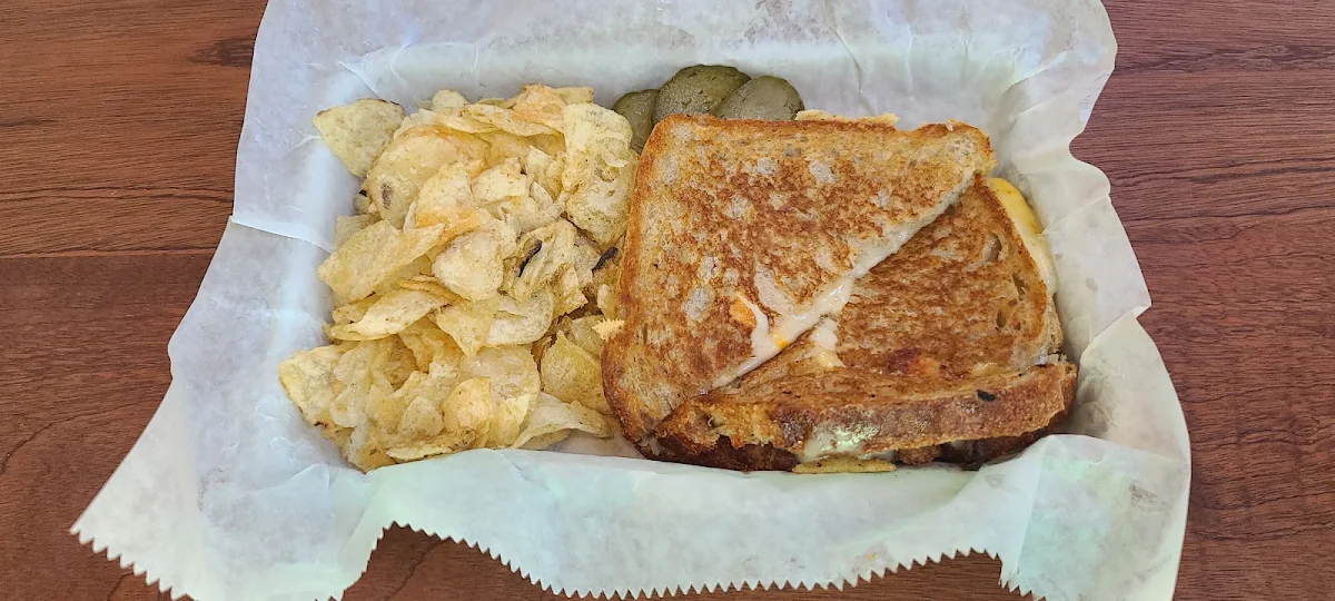 Grilled Cheese w Chips