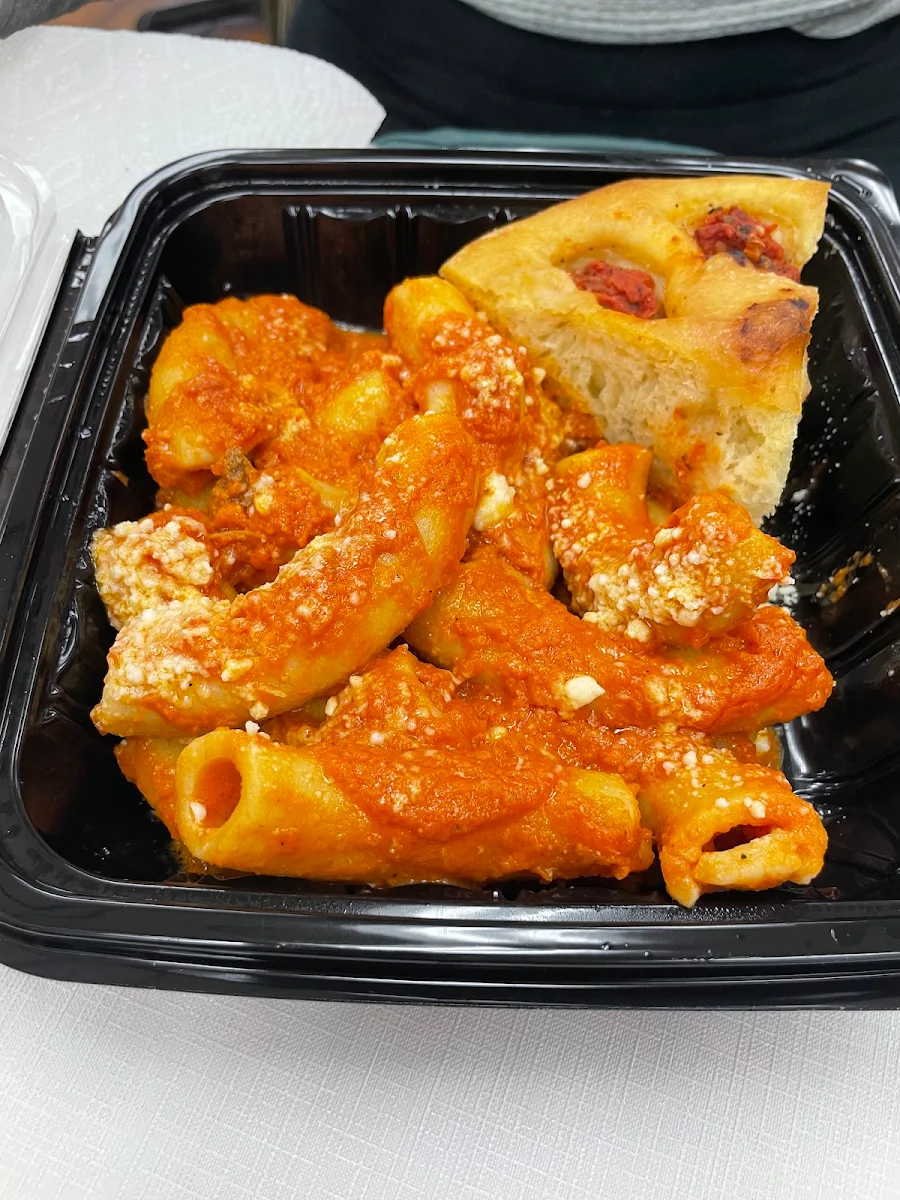 Rigatoni with Vodka Sauce