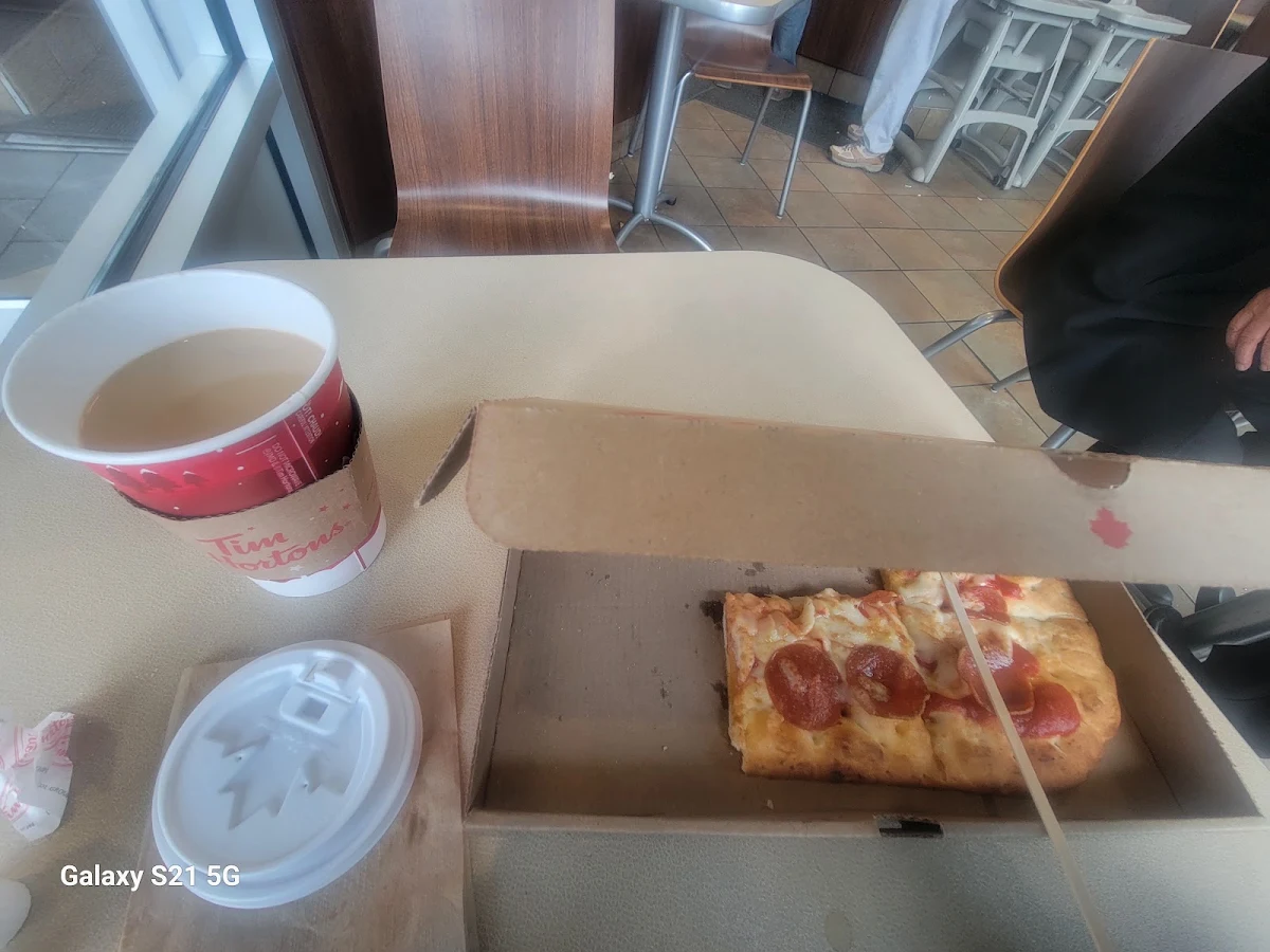Pizza Pepperoni, Tim Hortons