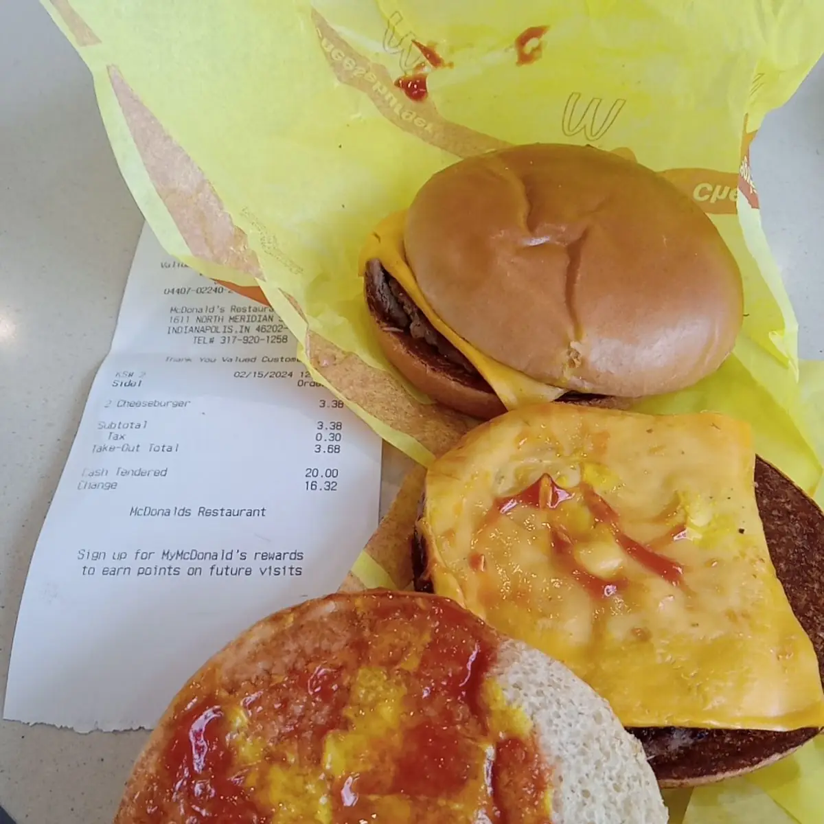 2 Cheeseburgers a La Carte