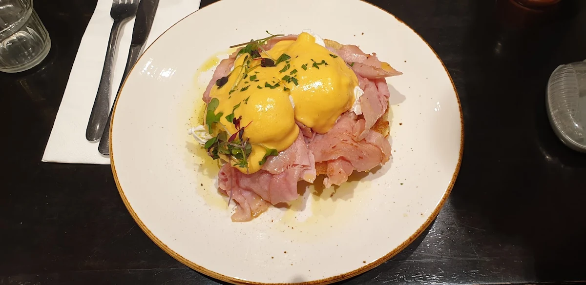 Eggs Benedict, Decoy Cafe / Dark Horse Coffee Roasters