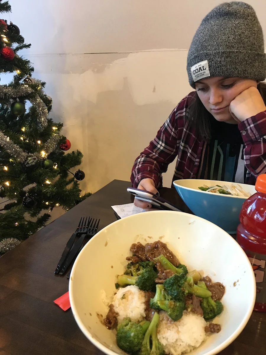Beef with Broccoli and Rice, Wok Box - Grande Prairie