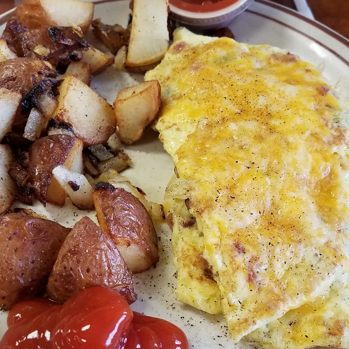Everything Omelett and Home Fries