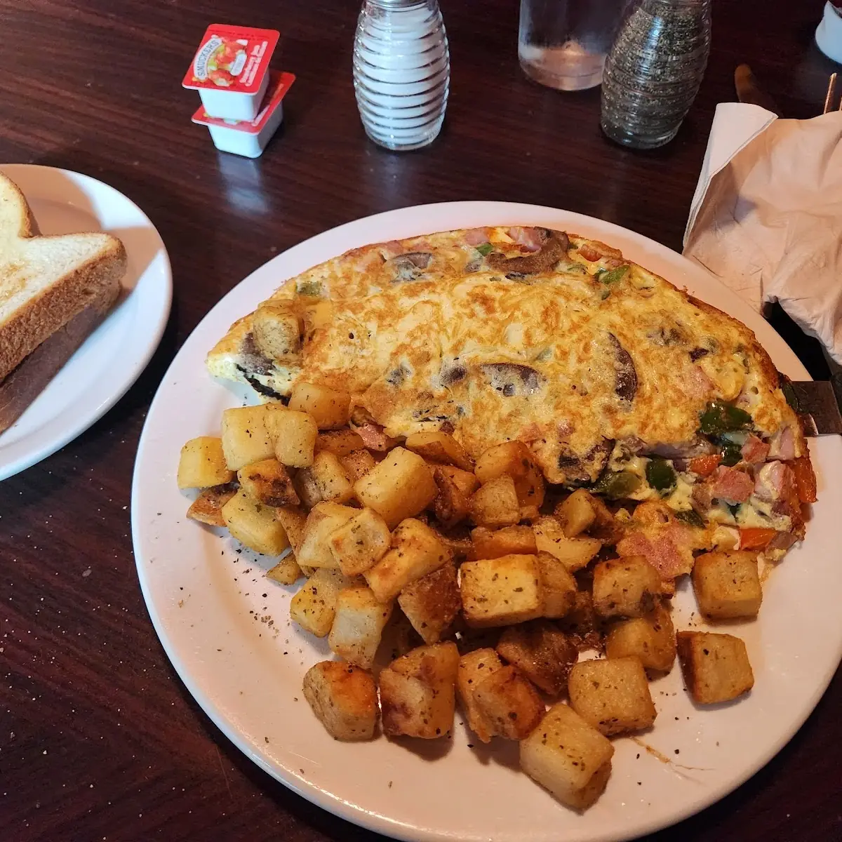Denver Omelette, The Roadhouse Grille