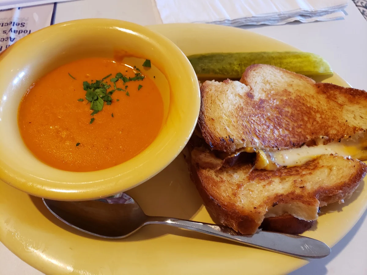 Grilled Cheese and Tomato Bisque with Six-Cheese Blend