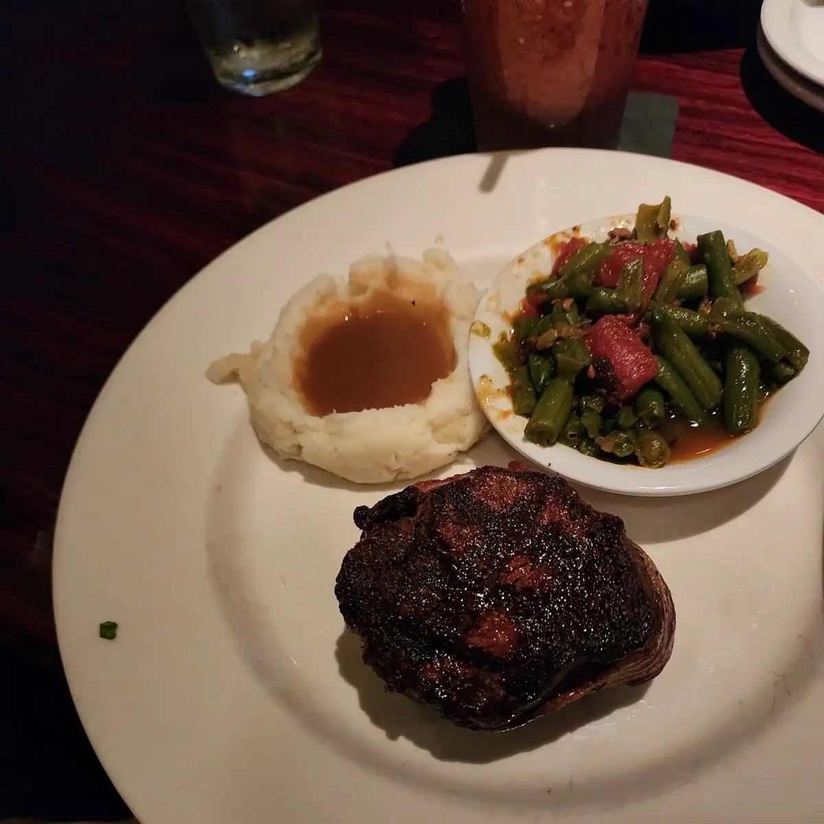 8 Oz Filet Mignon w Mashed Potatoes and Green Beans