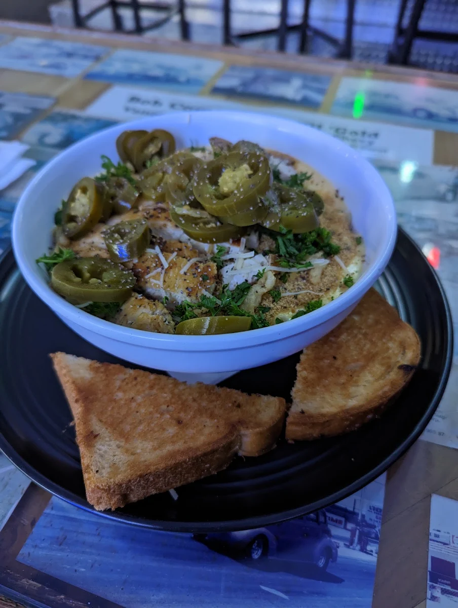 Mac N Cheese with Chicken & Jalapenos