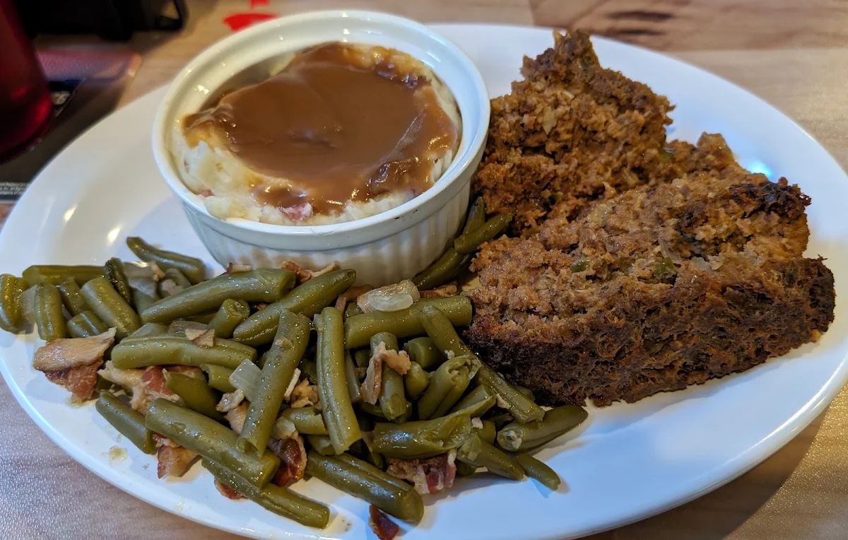 Meatloaf Mashed Potatoes and Green Beans