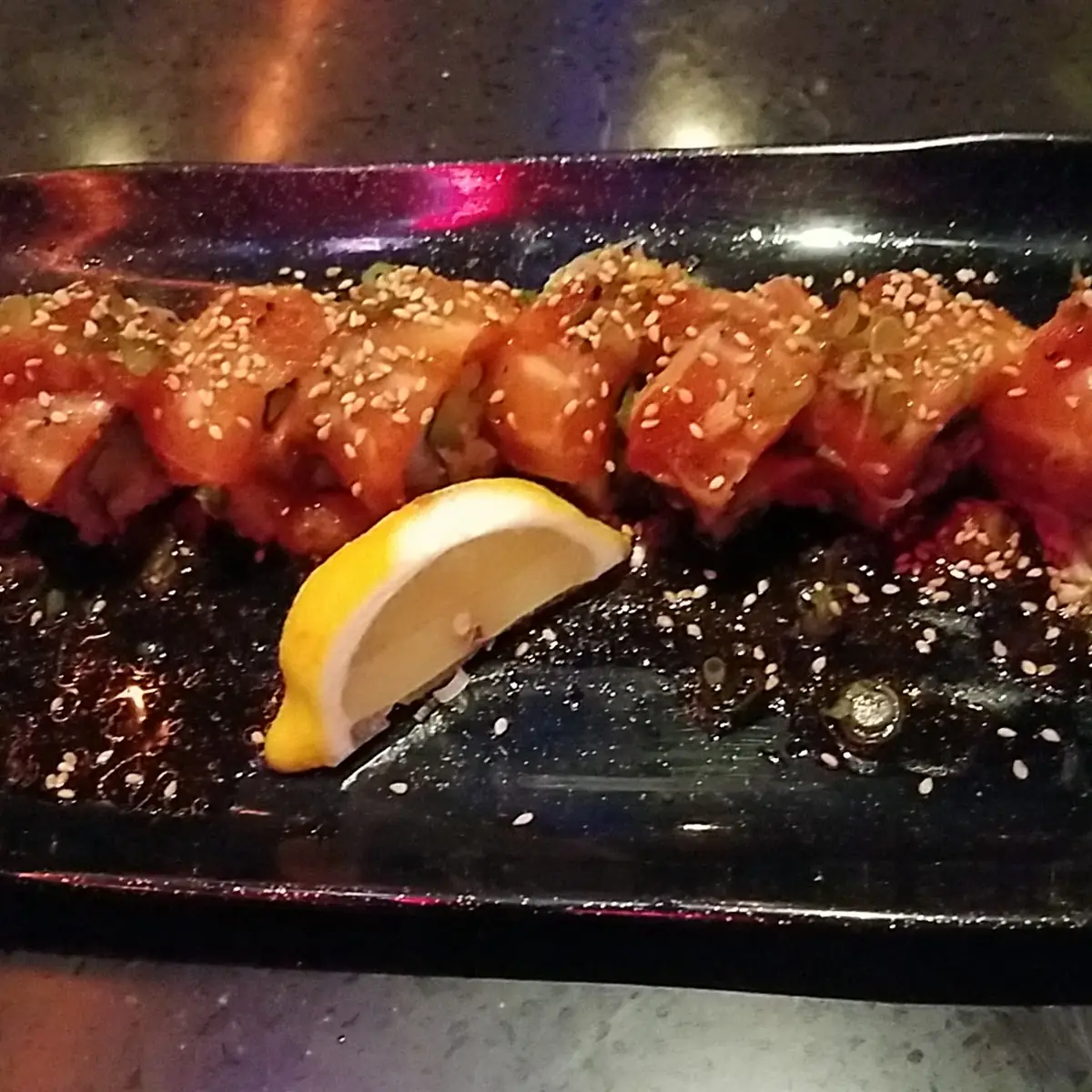 Salmon Roll Spicy Lemon