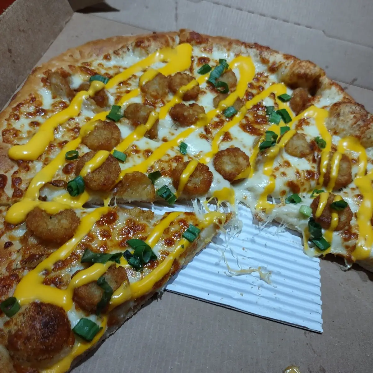 Loaded Tots Pizza