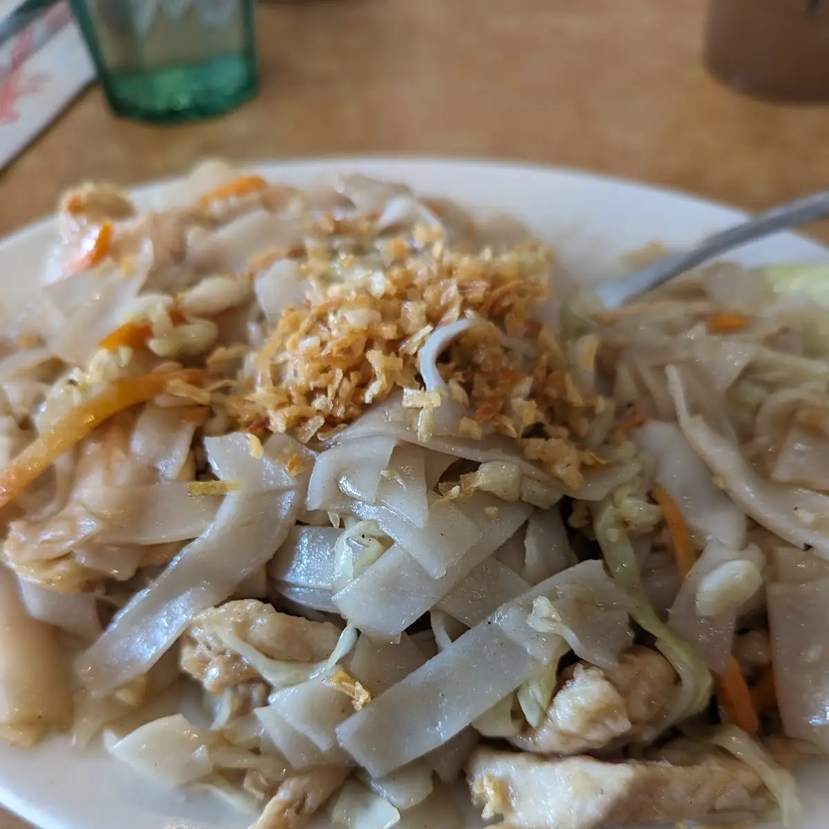 Big Flat Rice Noodle with Chicken
