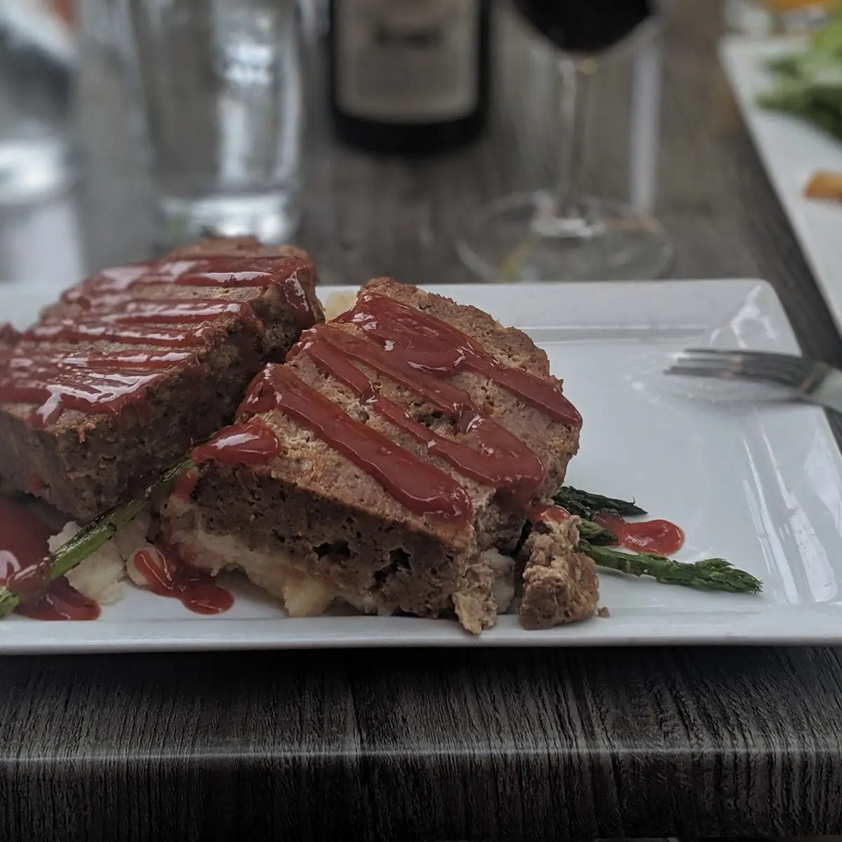 Meatloaf with Mashed Potatoes and Asparagus