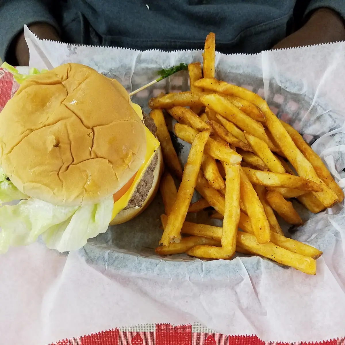 Cheeseburger with Fries