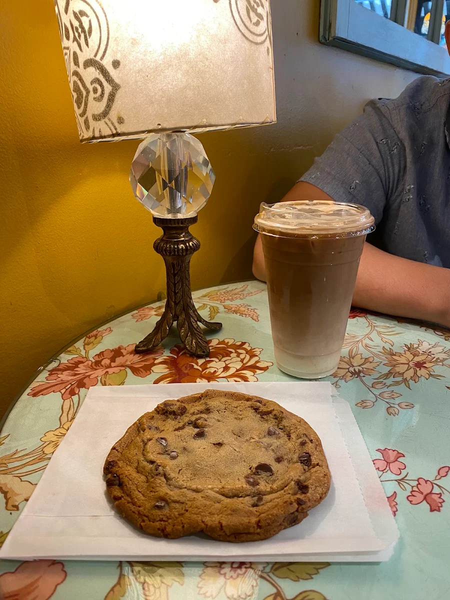 Chocolate Chip Cookie