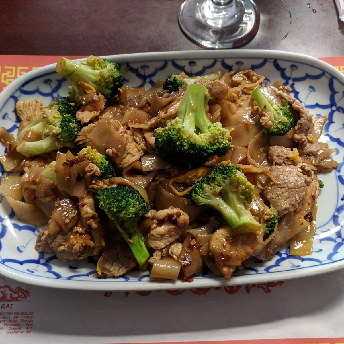 V30. Pad See-ewe Tofu