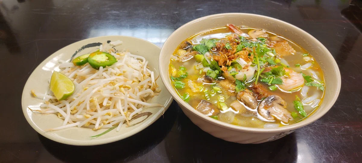 Bánh Canh Cua Tôm Chả CÁ