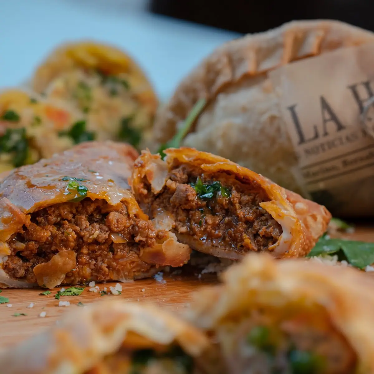 Empanada De Pollo O Carne