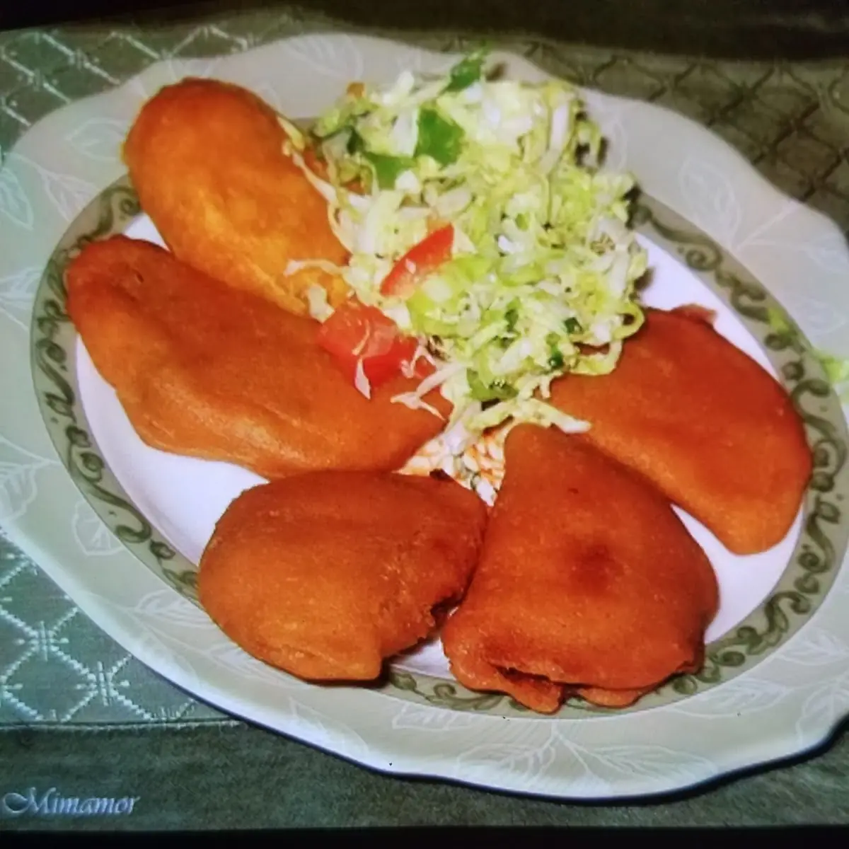 3 Pastelitos de Pollo 3 Chicken Pastelitos