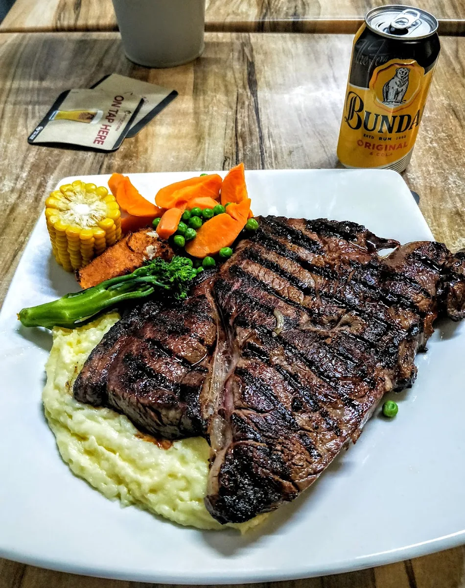 Huge Steak, Hotel Dunedoo