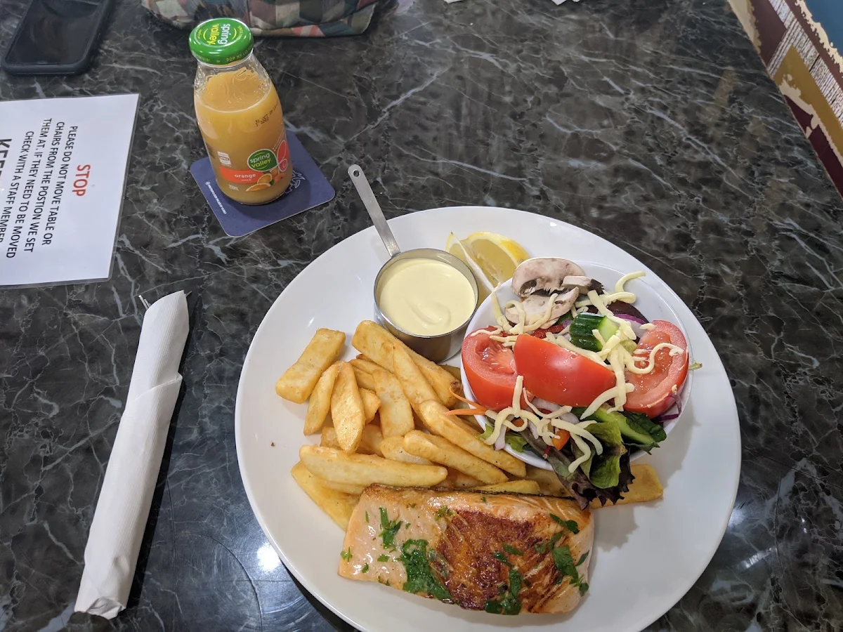 Salmón, Hotel Dunedoo