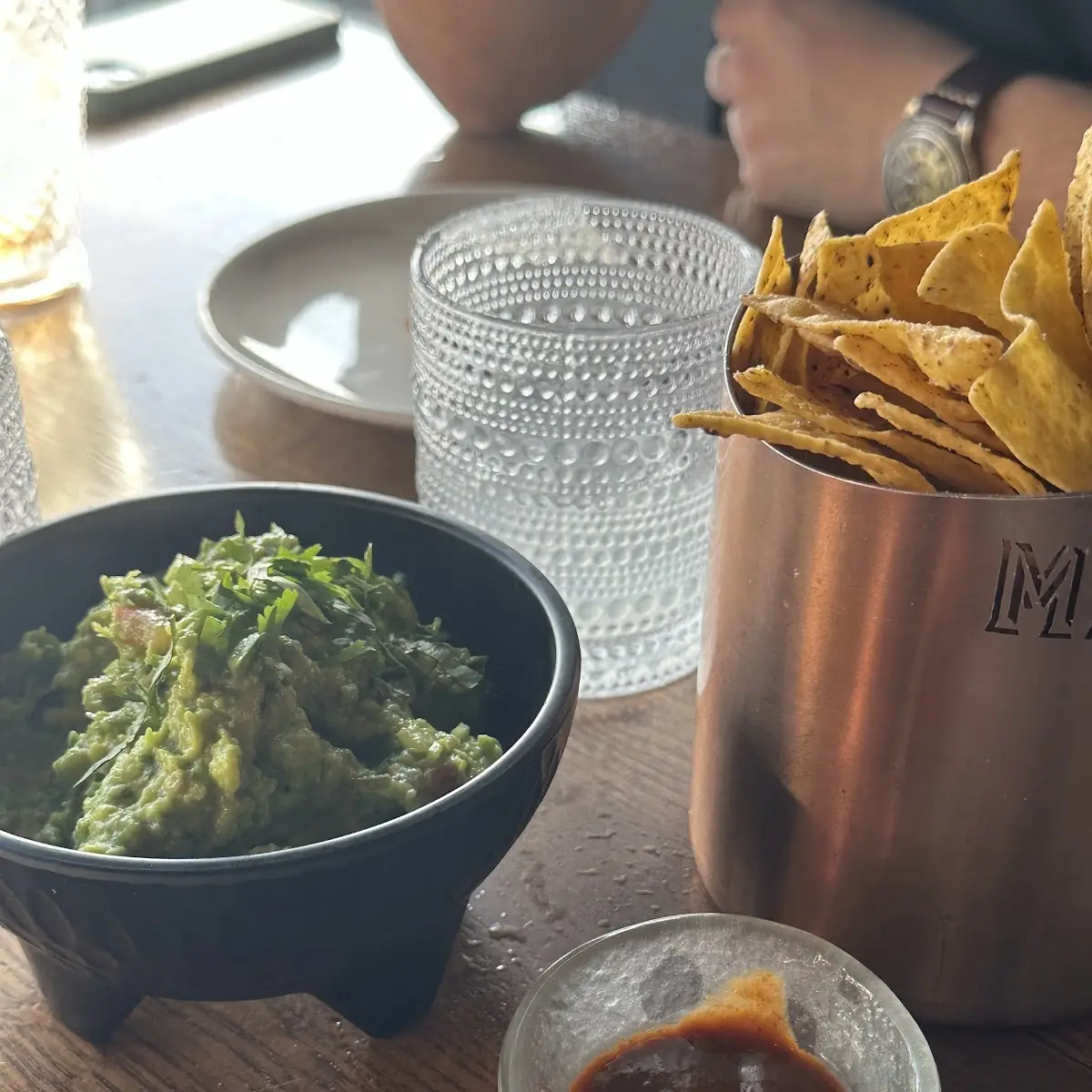 Guacamole & Chips and Salsa Roja