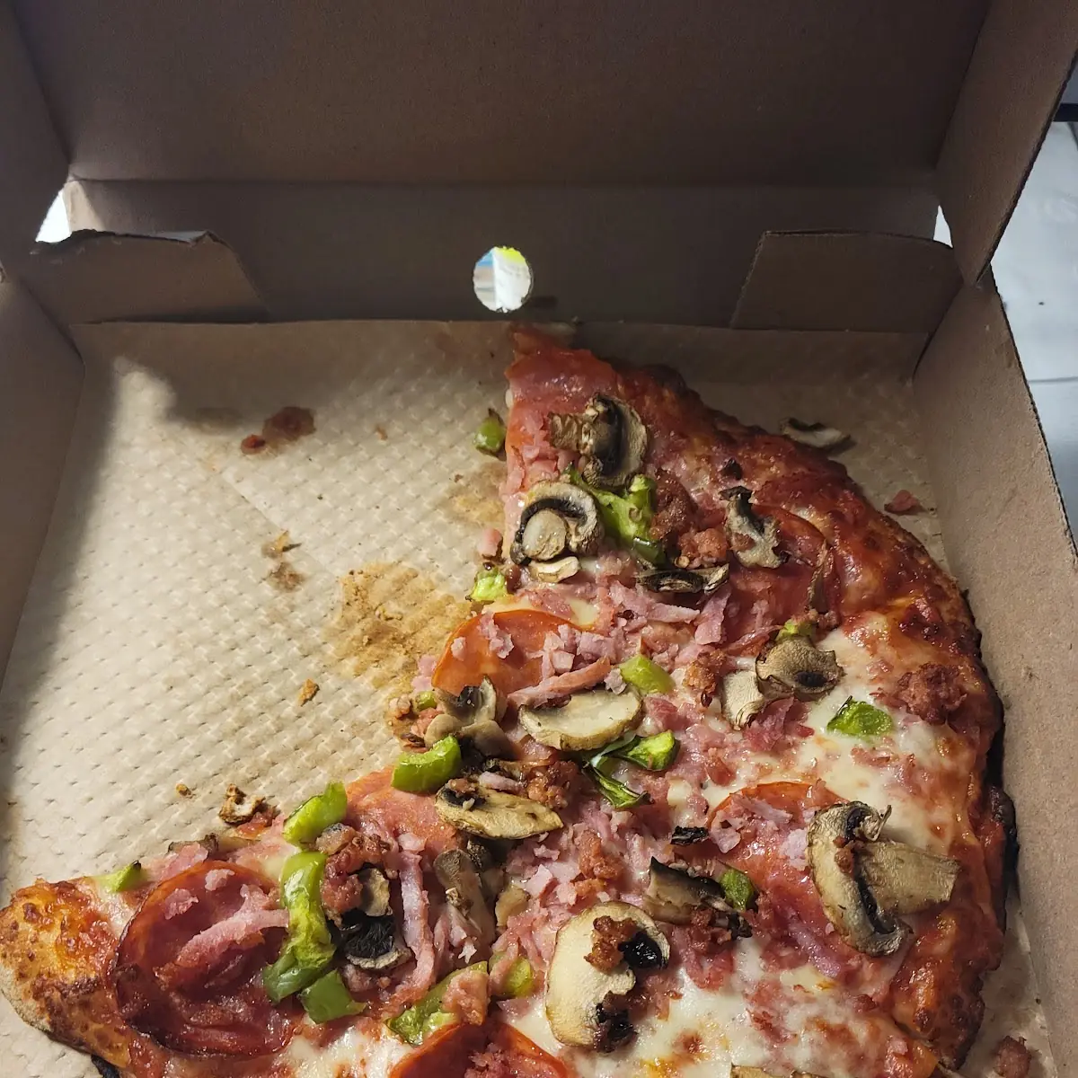 Pepperoni-Bacon-Mushroom-Green Pepper Pizza