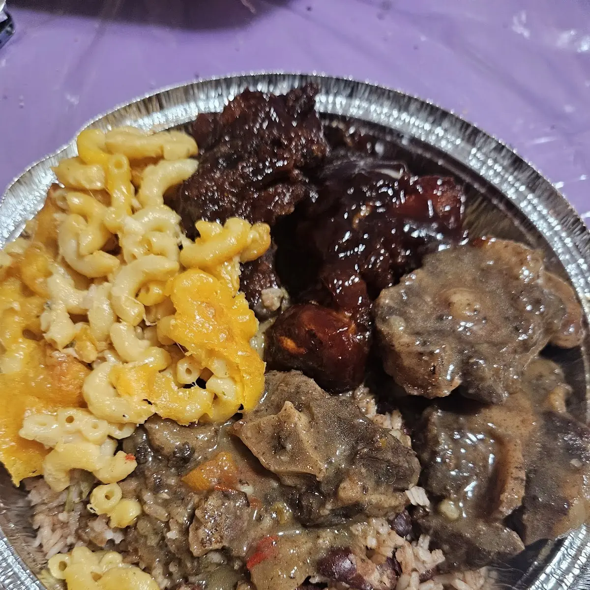 Oxtail Barbifry Chicken Mac Plate