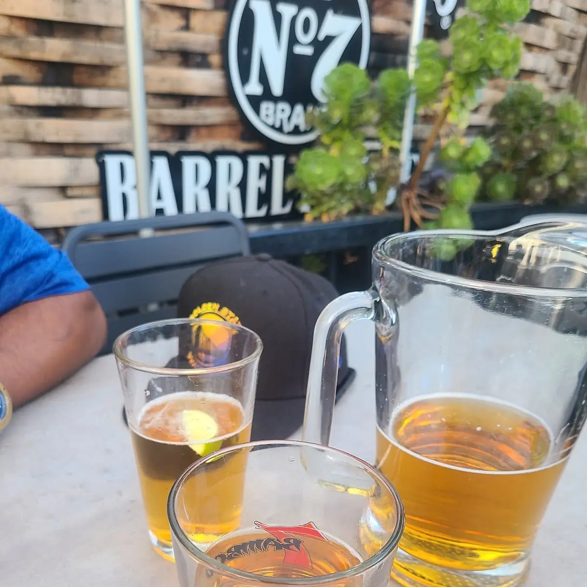 Pitcher of Modelo Especial