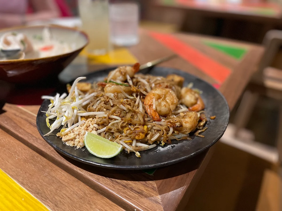 bangkok street pad thai ผัดไทยบัวบัว