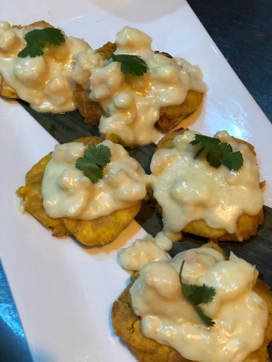 Creamy Garlic Shrimp Tostones