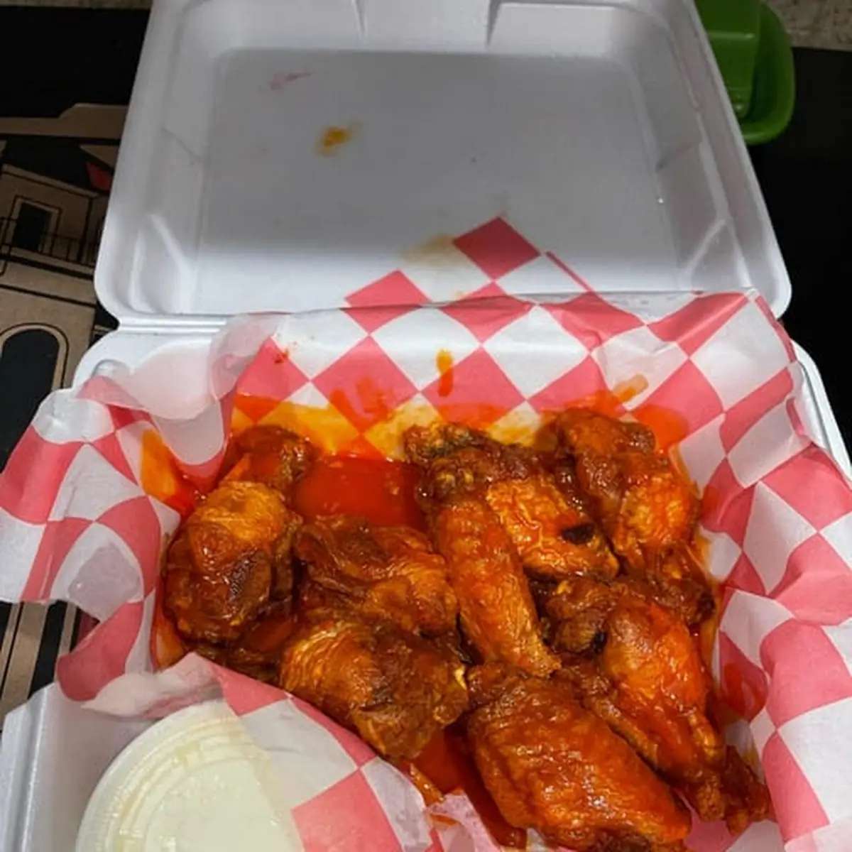 Buffalo Chicken Wings with Sauce