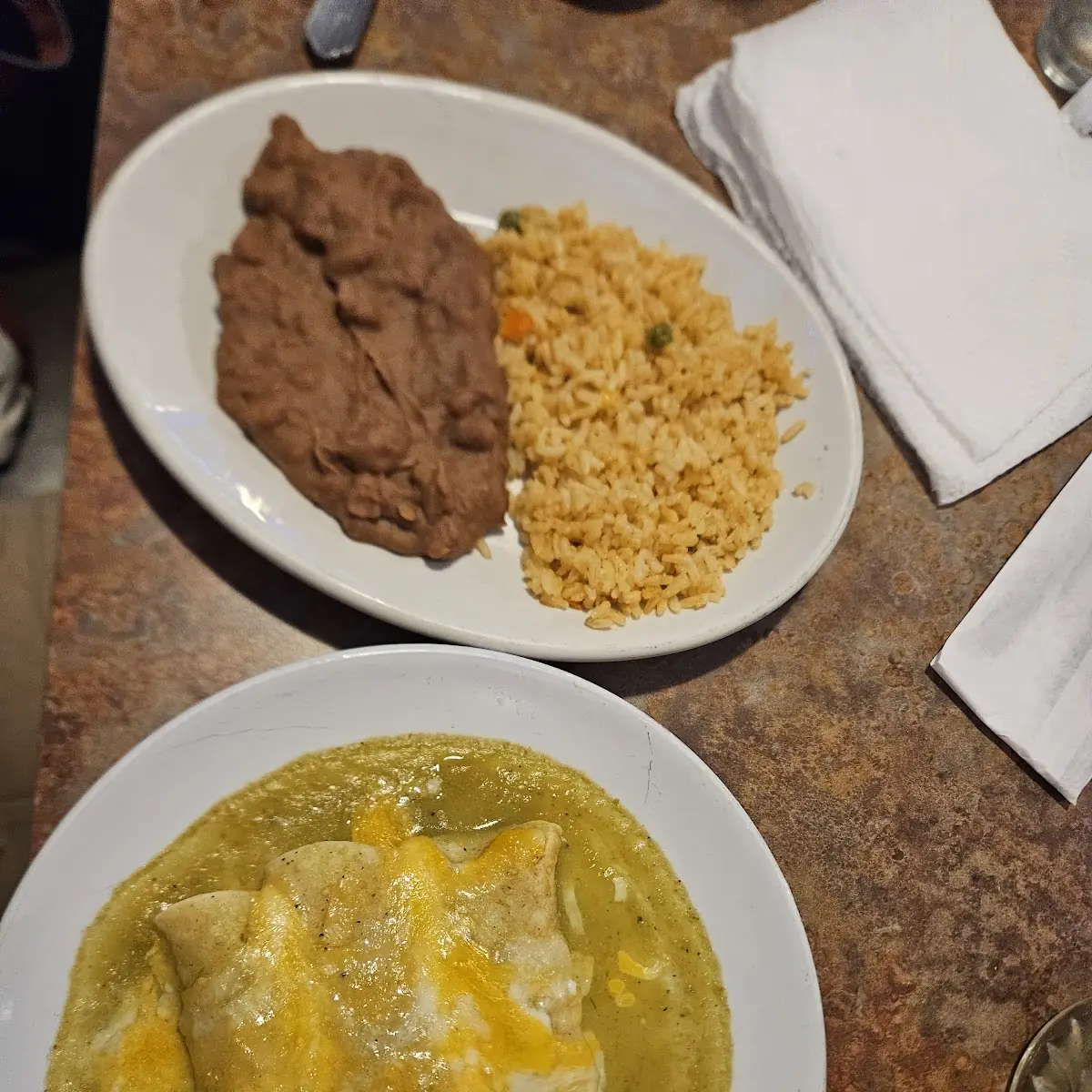 Pollo Guisado en Chile Verde y Jitomate
