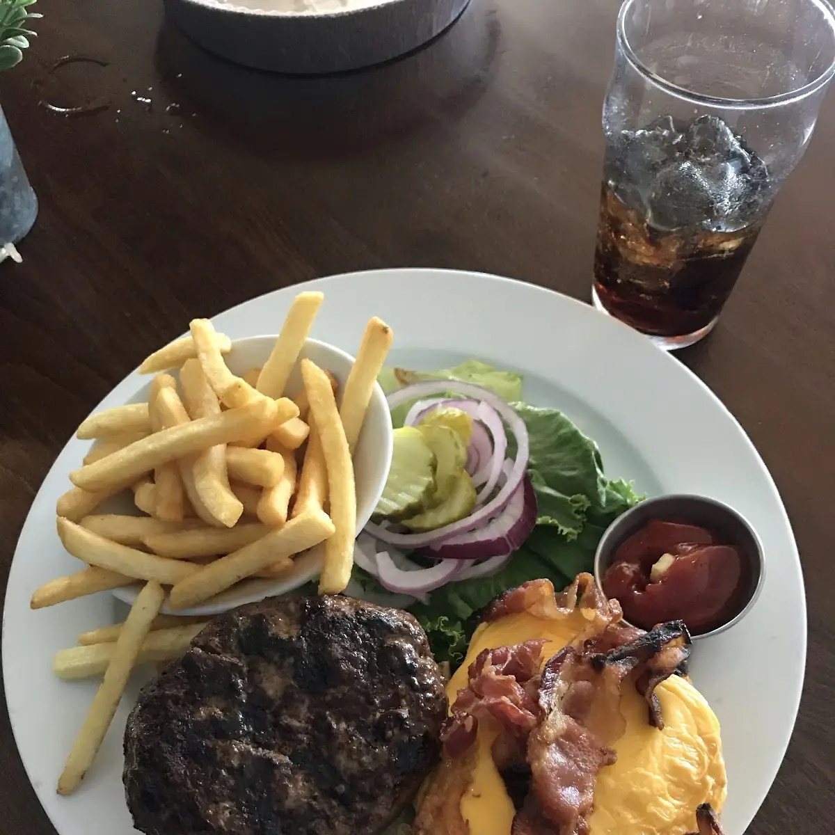 Bacon Cheeseburger w Fries