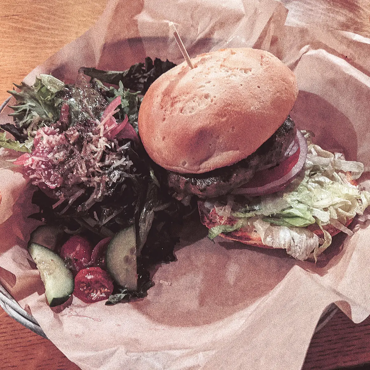 Cheeseburger with Salad