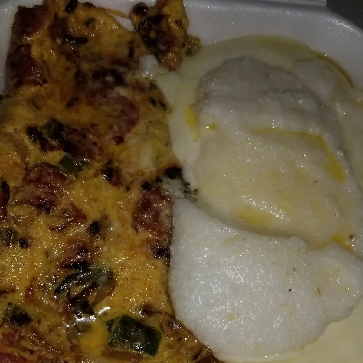 Cheese Grits and Veggie Omelet