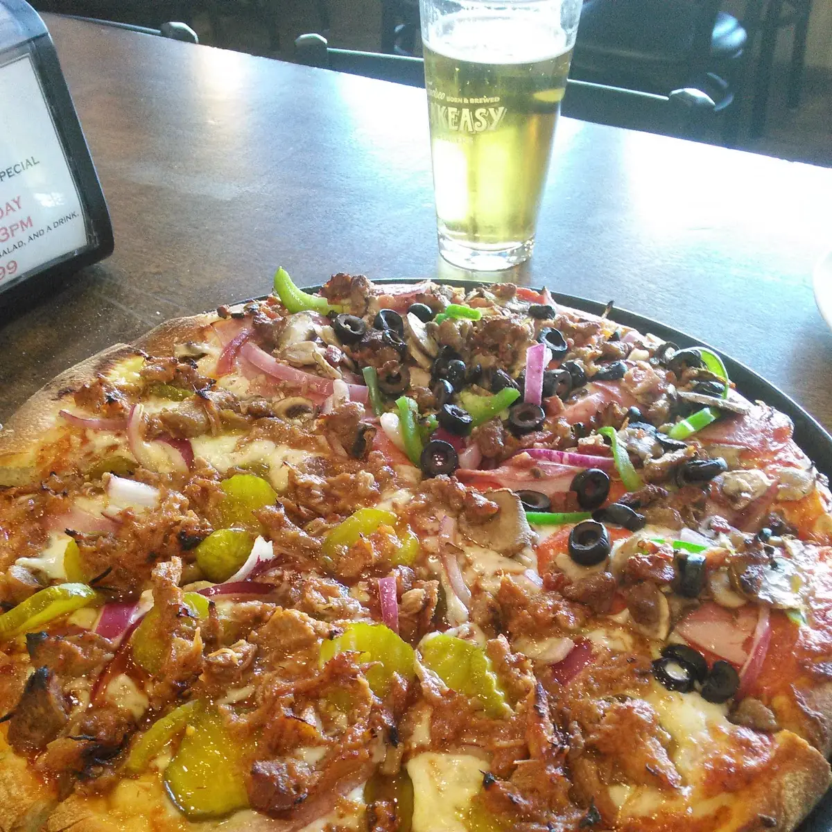 Half Combo Pizza an BBQ Pork
