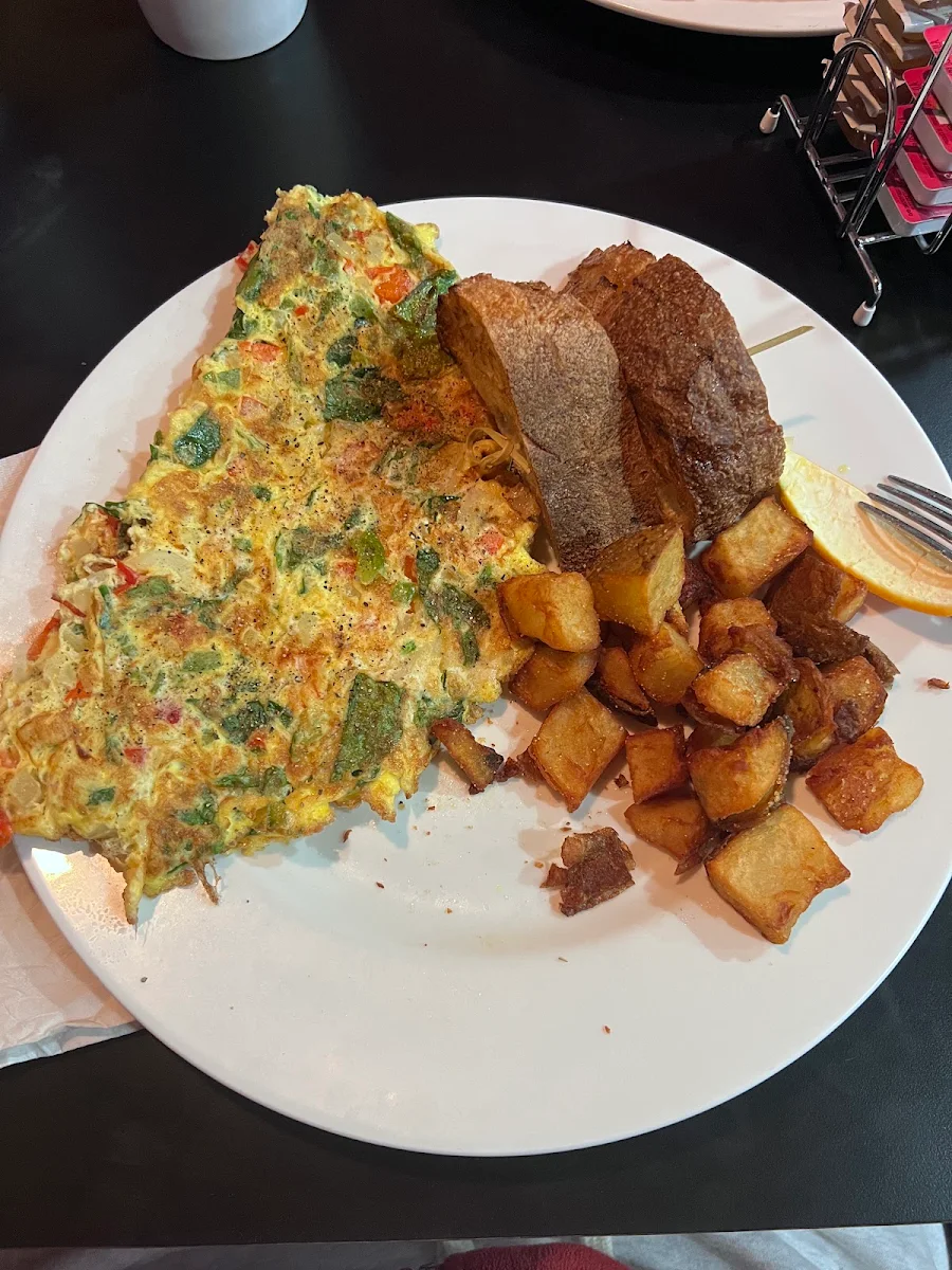 Omlete, The Station
