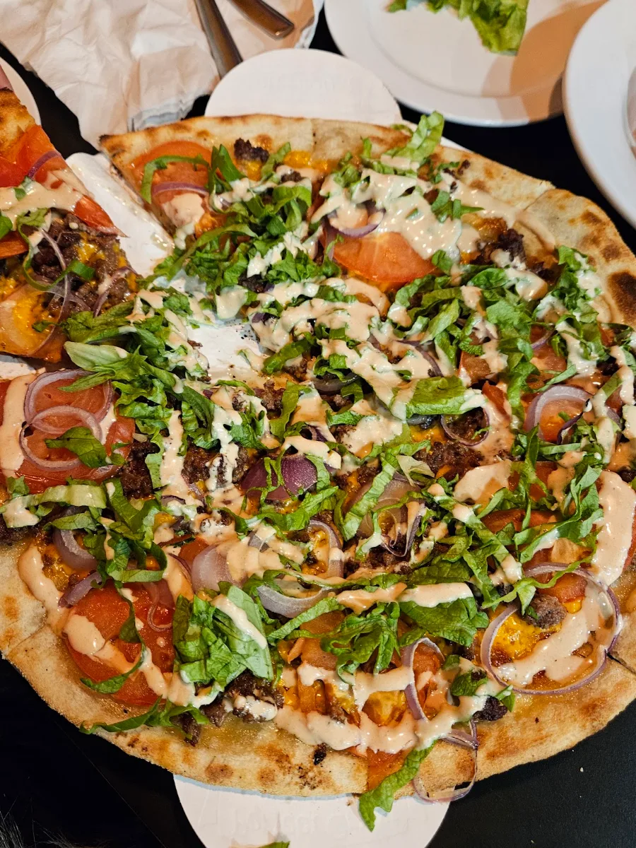 Smash Burger Pizza, The Station