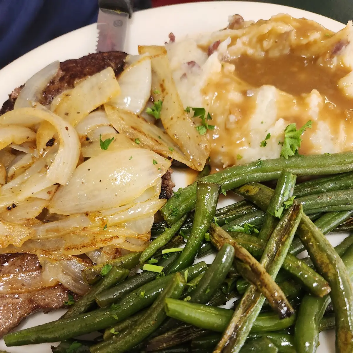 Liver and Onions with Green Beans