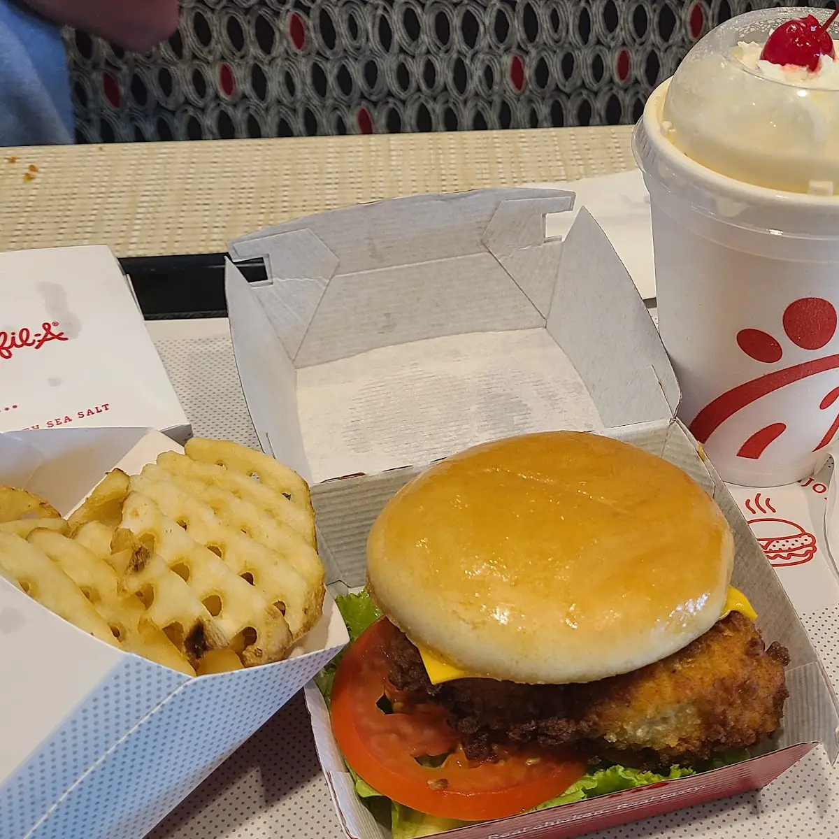 Deluxe Chicken Sandwich Combo