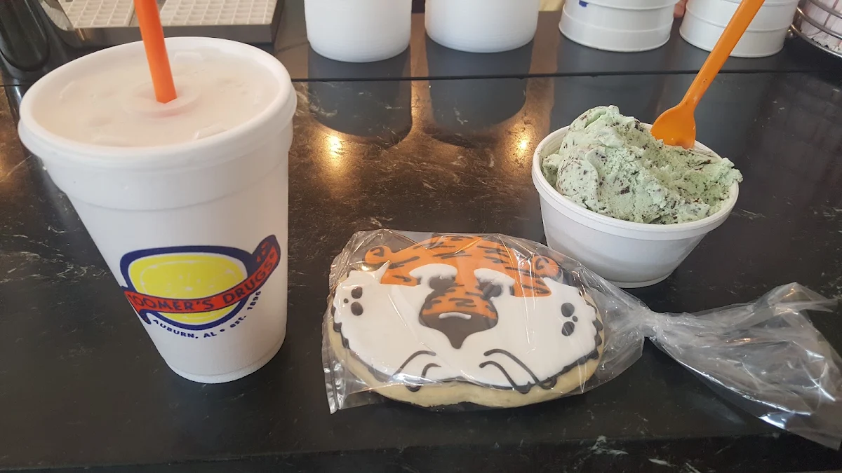 Small Lemonade Aubie Cookie Mint Chocolate Chip Scoop