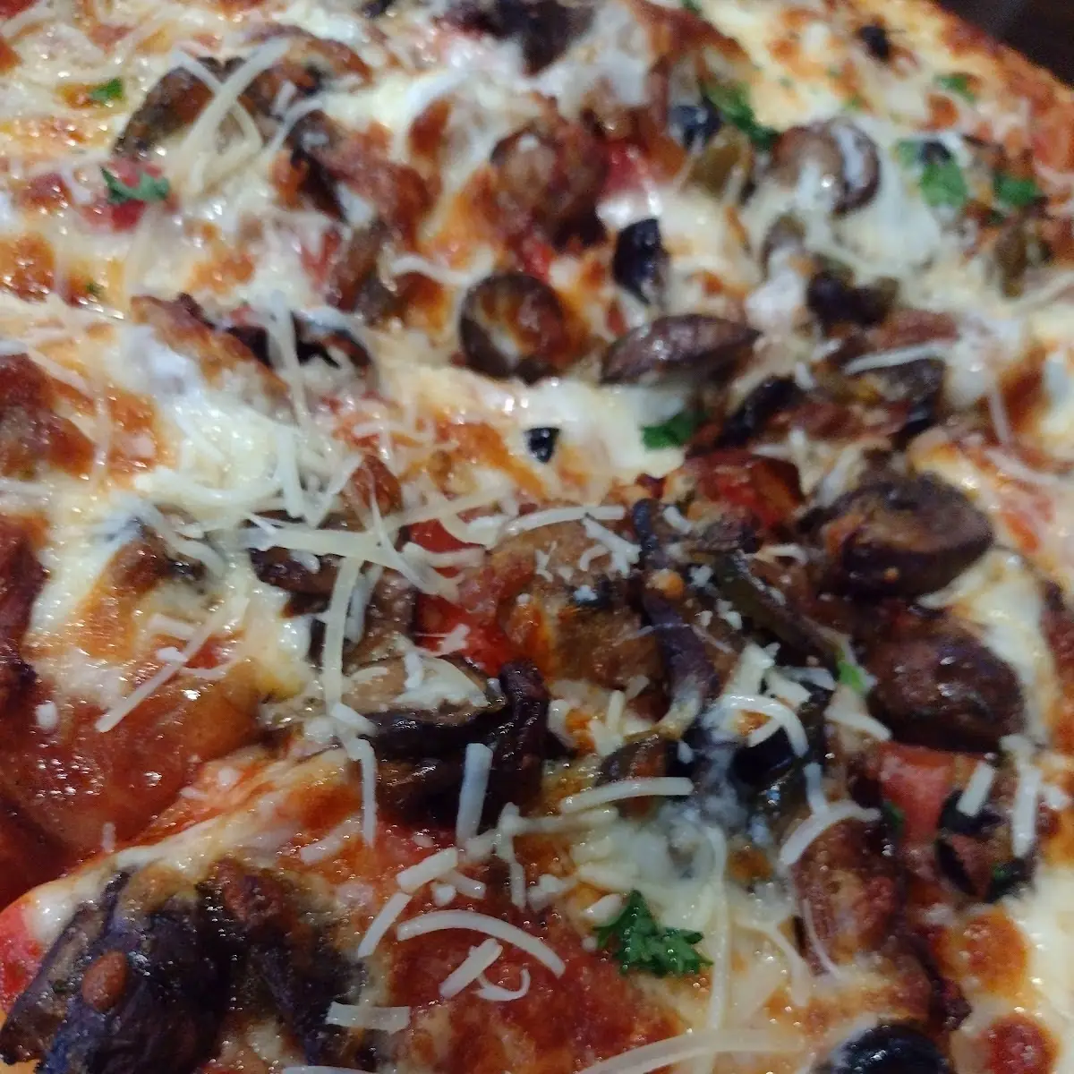 HQ Supreme Pizza