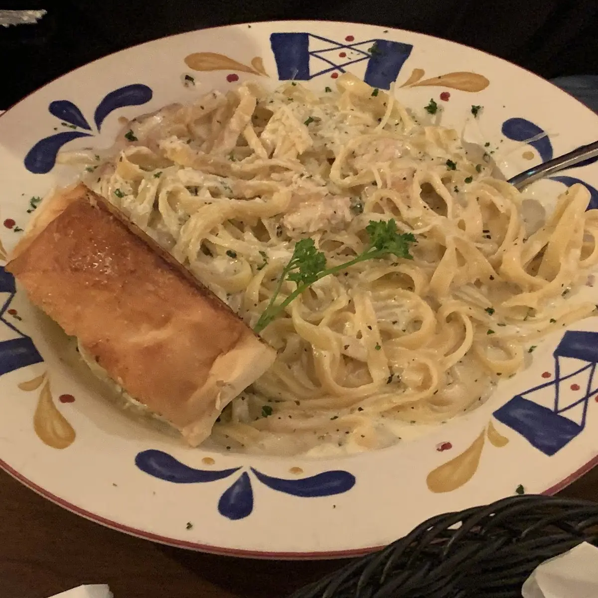 Fettuccine Alfredo Pasta with Garlic Bread